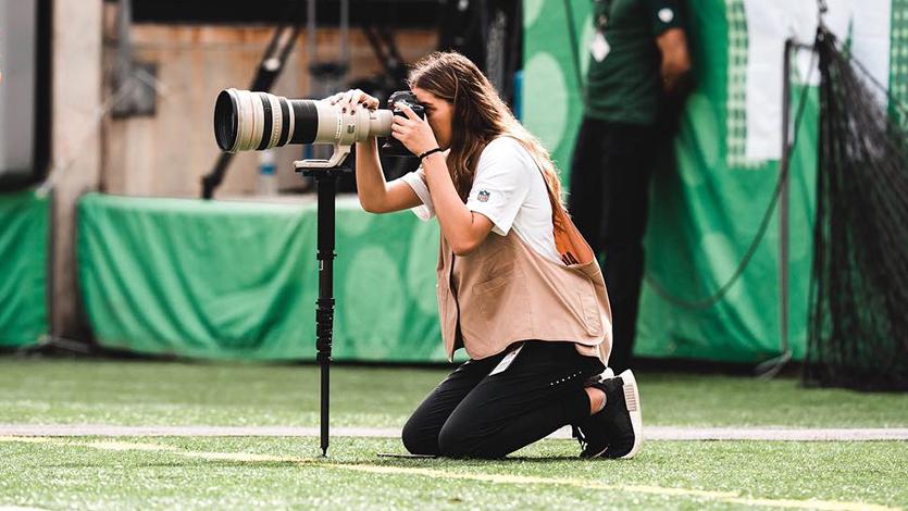 Gabriella Riccardi '20 photographing at Jets game